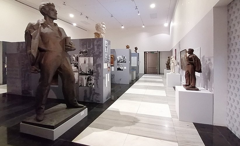  REPORTVÁŘ – VÝSTAVA V NÁRODNÍM PAMÁTNÍKU NA VÍTKOVĚ / Realizace výstavy věnována kultu a vnímání osobnosti Julia Fučíka v průběhu času. Výstava byla realizována v prostoru, kde bylo dříve vystaveno mumifikované tělo Klementa Gottwalda.