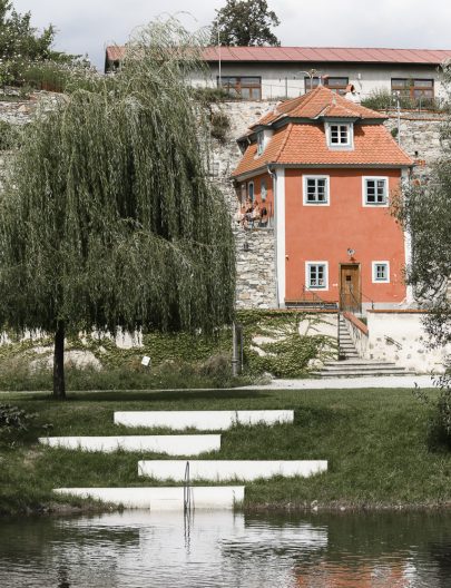 betonová architektura, český krumlov, egon schiele dům,